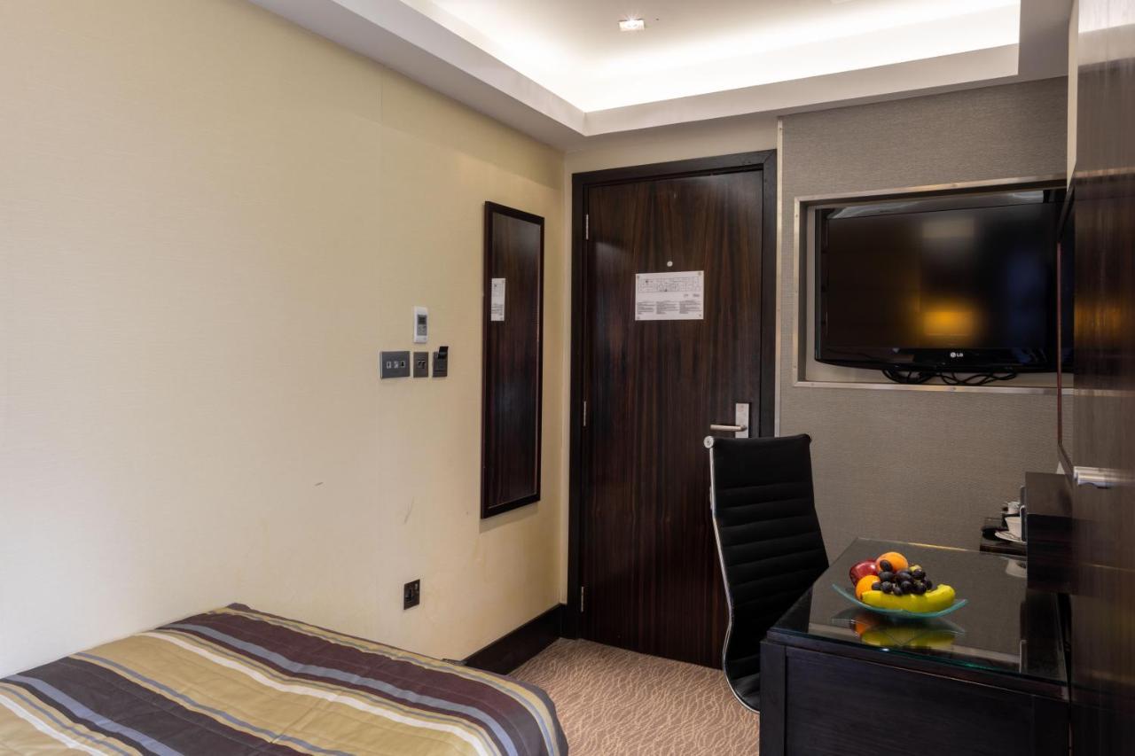 Park Grand Mayfair London Exterior photo A room at the hotel