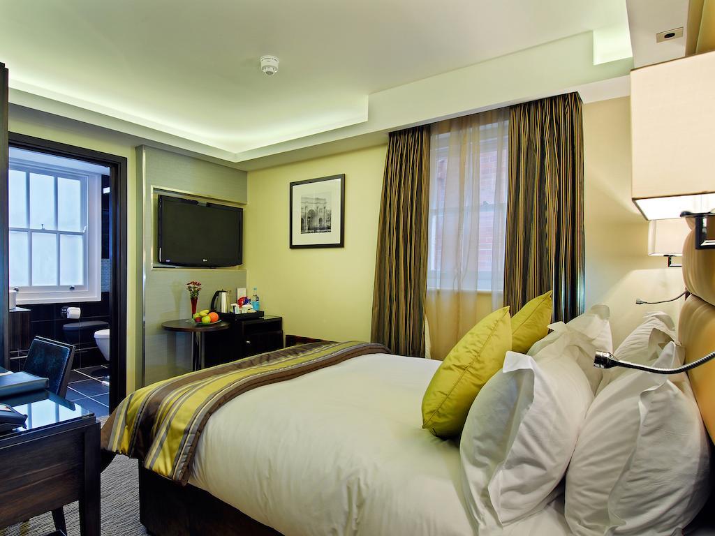 Park Grand Mayfair London Exterior photo A bedroom at the hotel